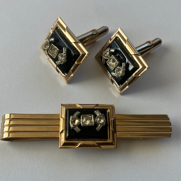 Other - Vintage gold-tone cufflinks and tie clip set
